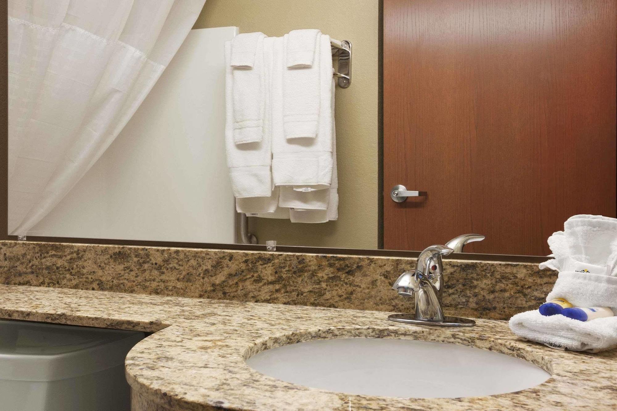 Microtel Inn & Suites קוטולה מראה חיצוני תמונה