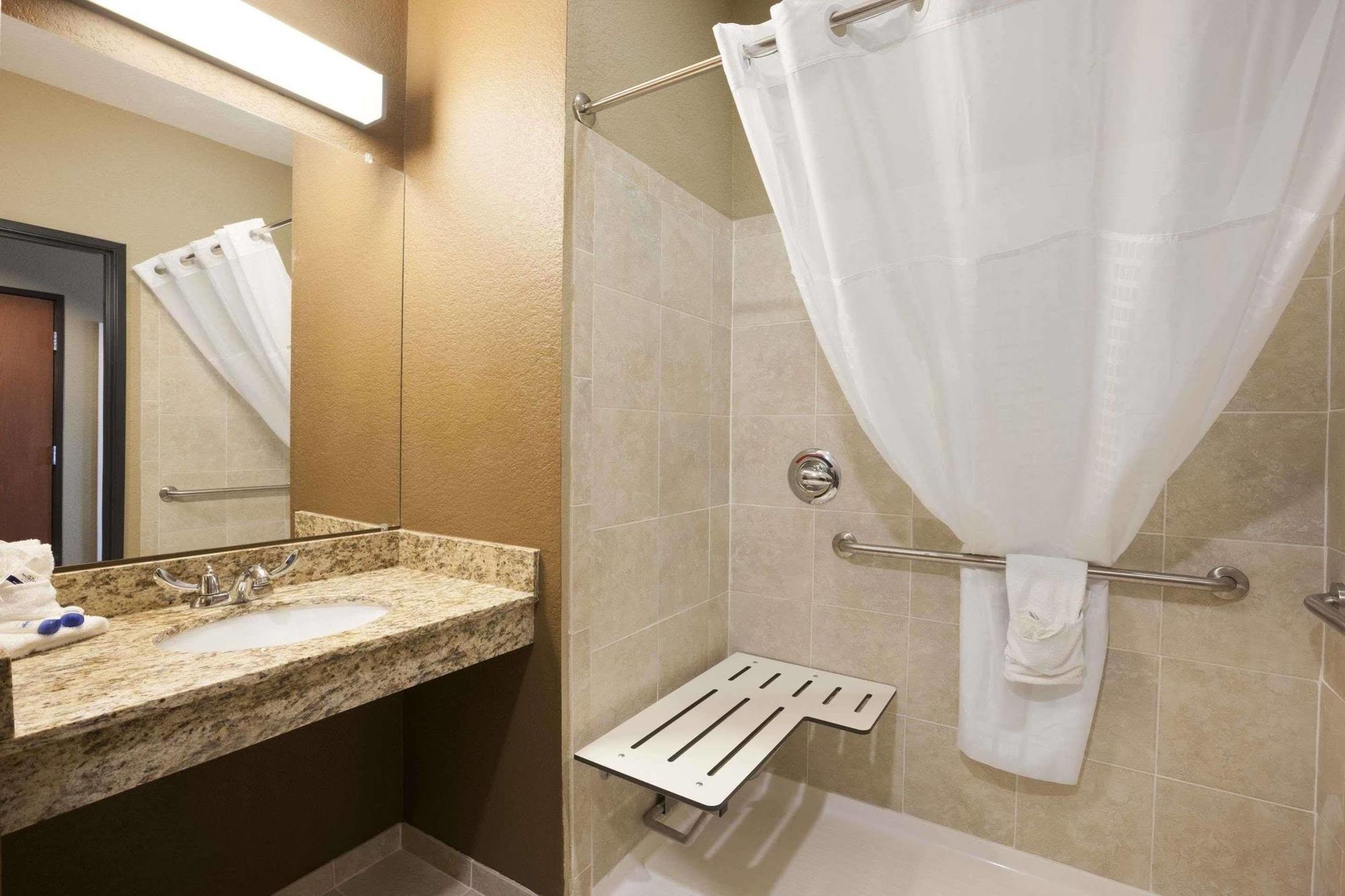 Microtel Inn & Suites קוטולה מראה חיצוני תמונה